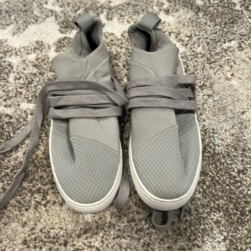 Never worn Steve Madden